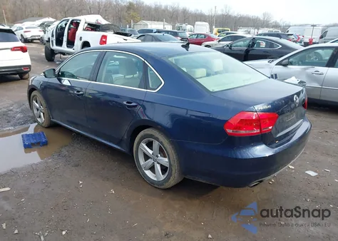 2013 Volkswagen Passat 2.5L Se z USA, uszkodzony, nr VIN 1VWBH7A31DC034310